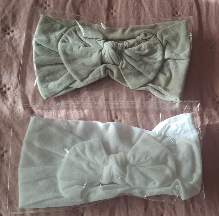 Vestido e fitas de cabelo