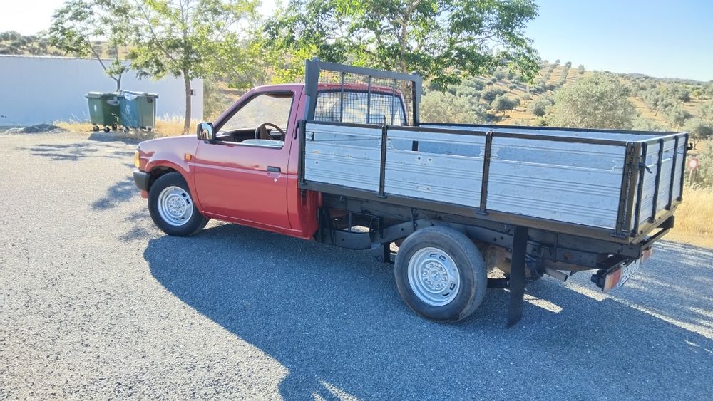Nissan pick up 4x2 3 lugares