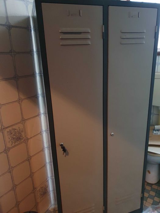 Armário Vestiario em aço cinza  2 e 3 Portas