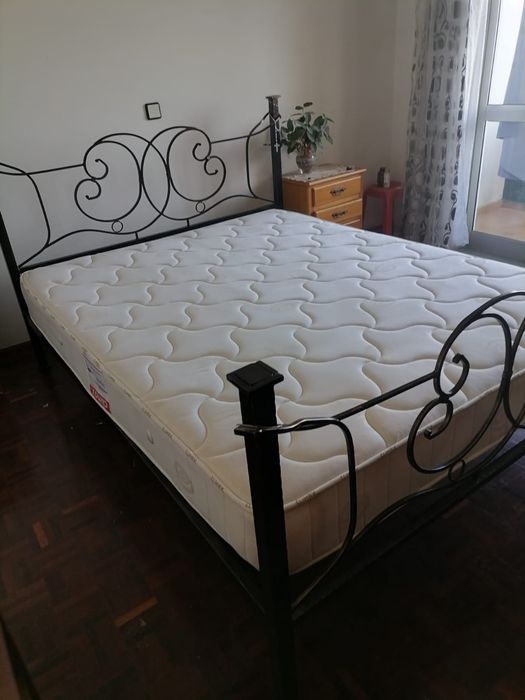 Vendo cama com colchão (2 unidades) - 300€ cada