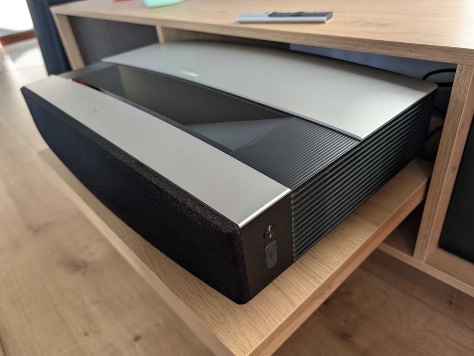 Xgimi Aura projektor Laserowy UST o ultrakrótkim rzucie - jak nowy