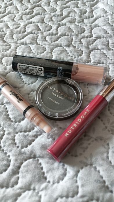 Douglas korektory kamuflaż