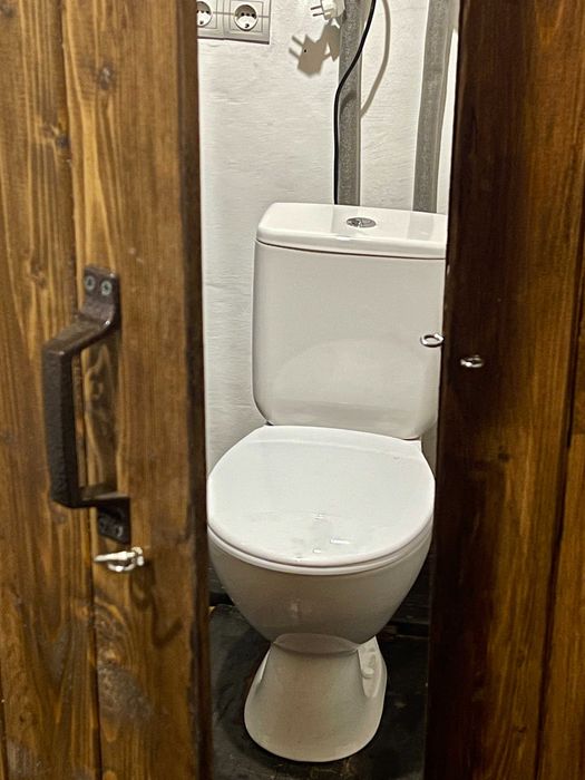 Історичний цегляний будинок біля Олеського замку (Львівська область)