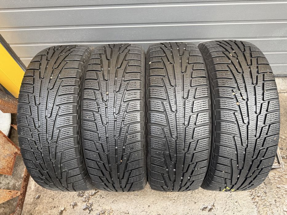 Шини зимові R17 225 60 Nokian Склад Осокорки RLX