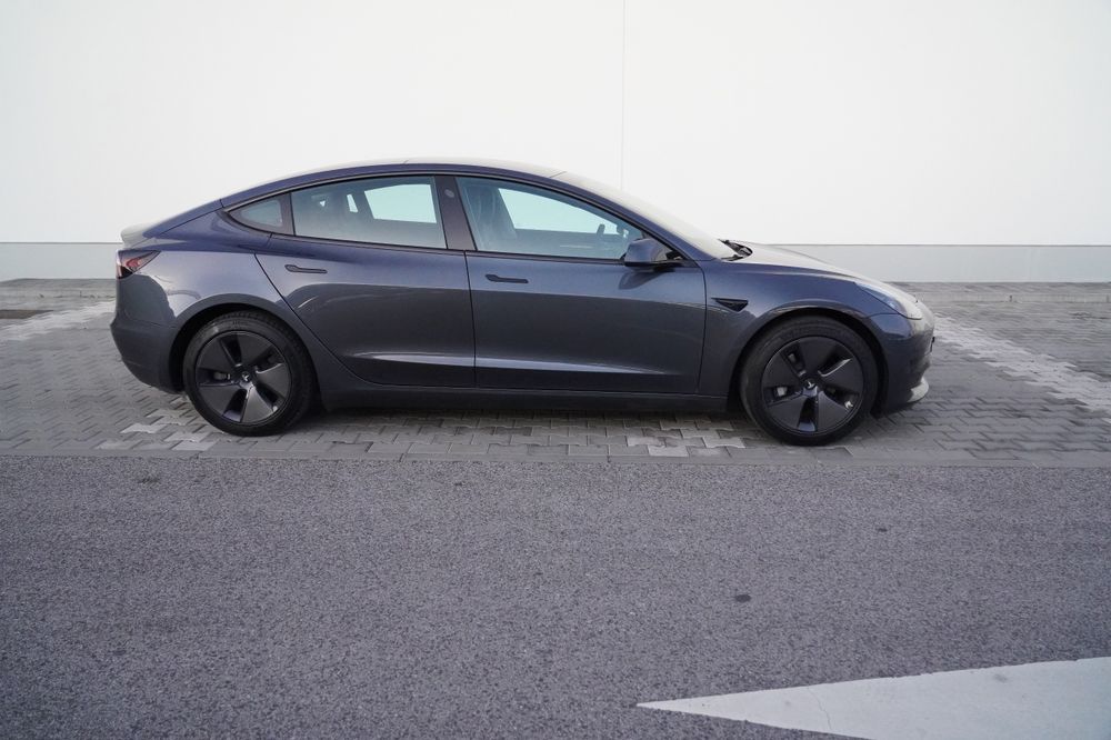 Tesla Model 3 RWD