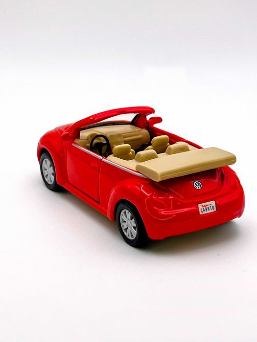 Volkswagen New Beetle Vermelho 1:37 (Maisto Collectible Diecast)