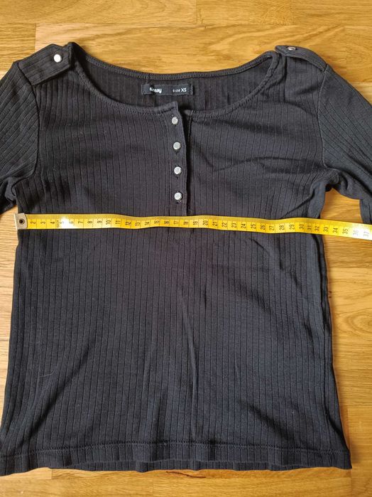 Czarna bluzka w prążek Sinsay XS 34 guziki henley basic