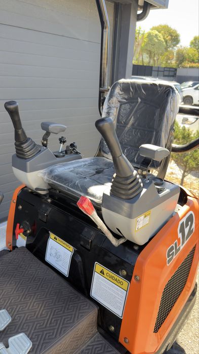 Mini giratória 1,2T com motor kubota nova