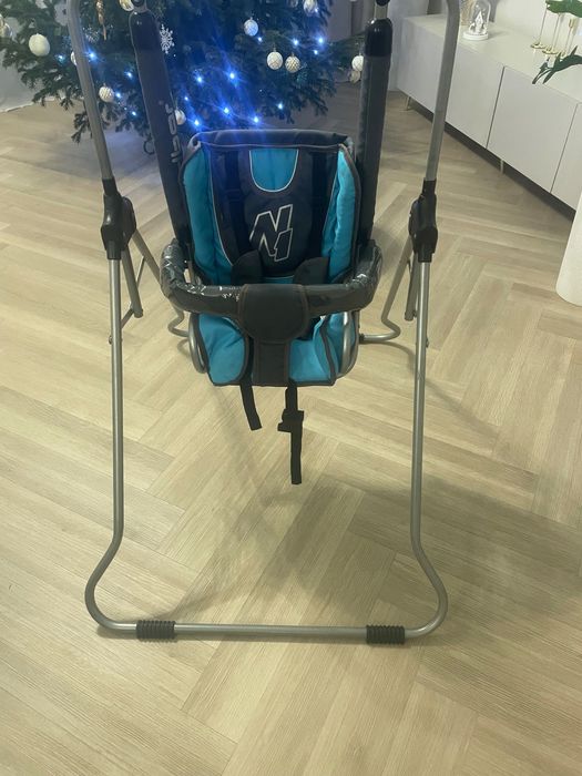 Chustawka stojąca dla dziecka