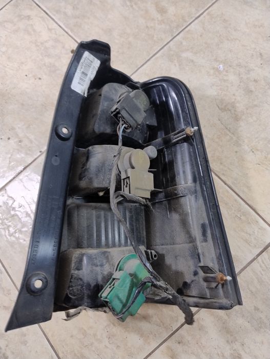 Lampa lewa tył Ford maverick 2 II escape 01-07 wysyłka OLX