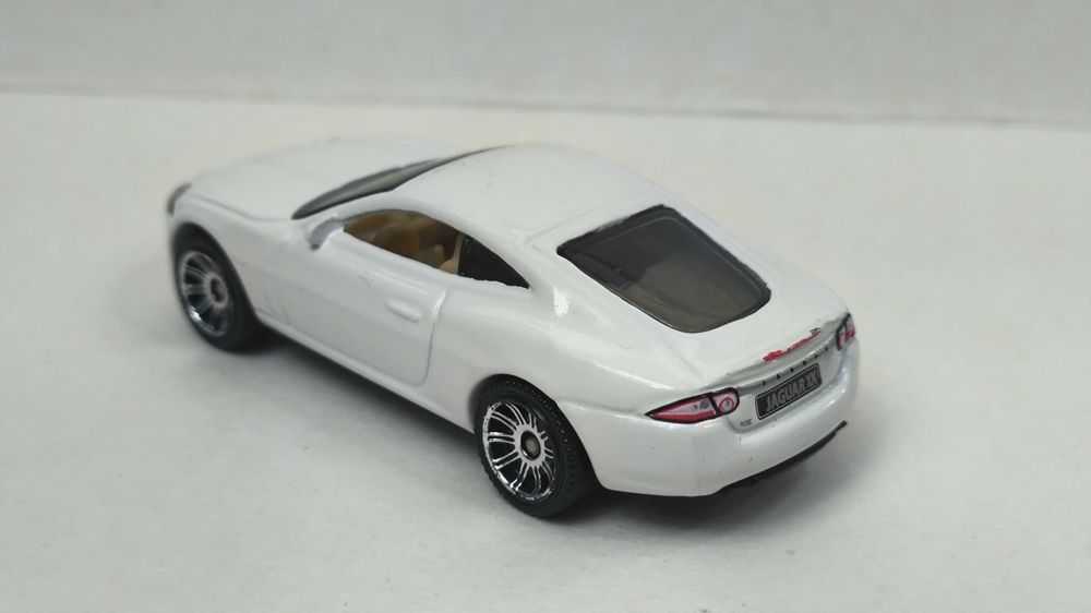 Машинка Jaguar XK-2006 Matchbox
