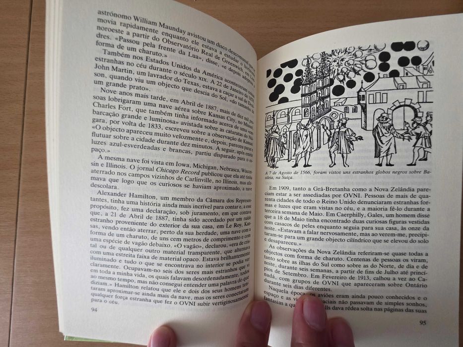 Livro "Mistérios dos OVNIS" de Nigel Blundell e Roger Boar