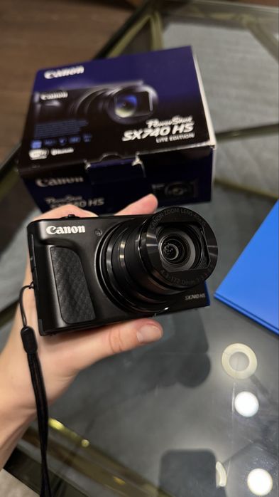 Canon PowerShot SX740