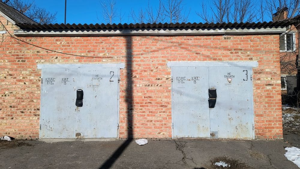 Гараж на центральній вул., 3фази, велика потужність , світло  є завжди