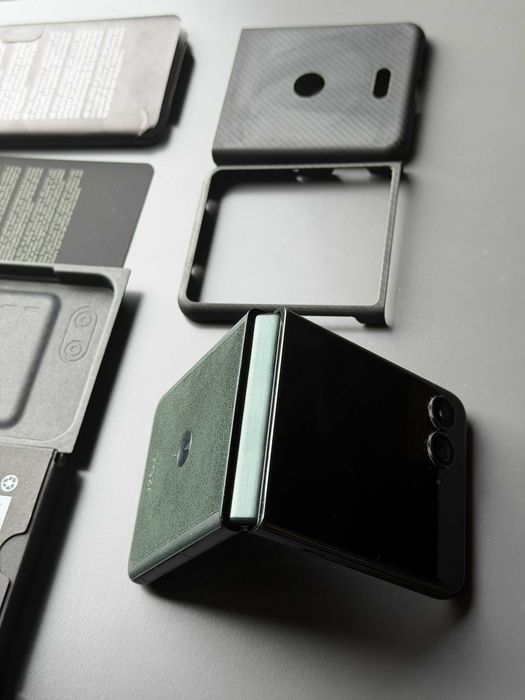 OKAZJA ! ! ! Motorola Razr 60 ULTRA 16GB+512GB PANTONE Scarab