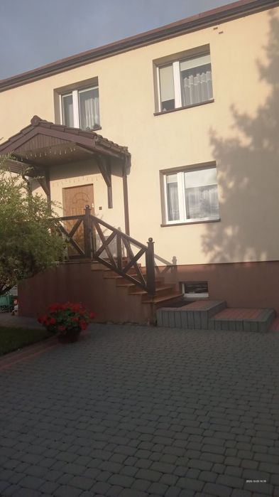 Sprzedam dom piętrowy w zabudowie bliźniaczej