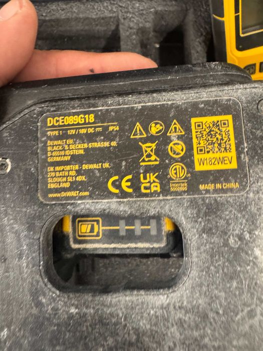 laser krzyżowy 3D Dewalt