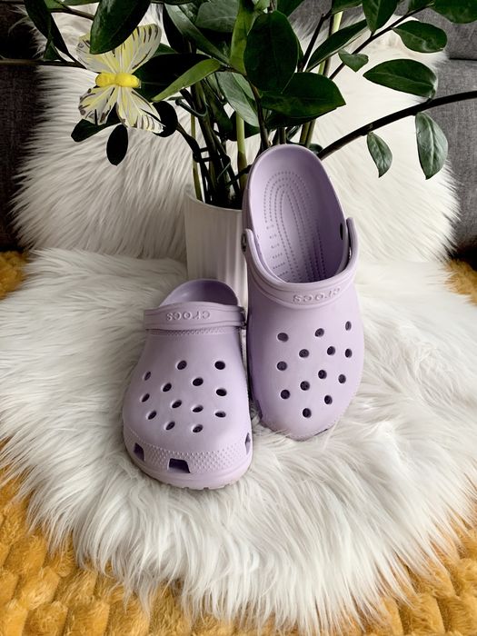 Crocs 41 liliowe logo wsuwane
