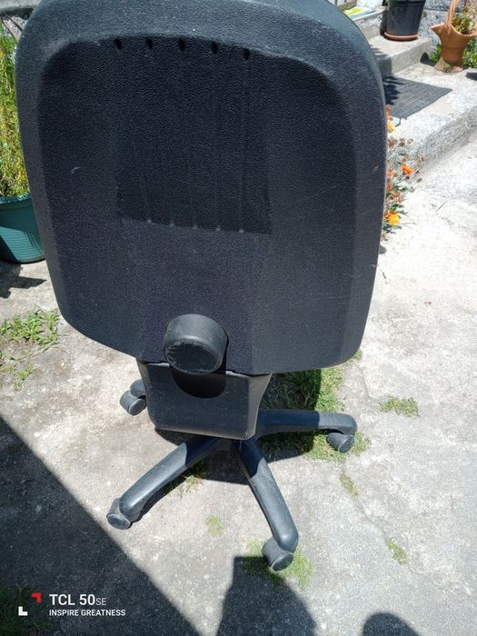 Cadeira para secretária em bom estado.