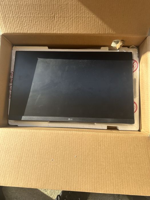 Плоскопанельный монитор LG
