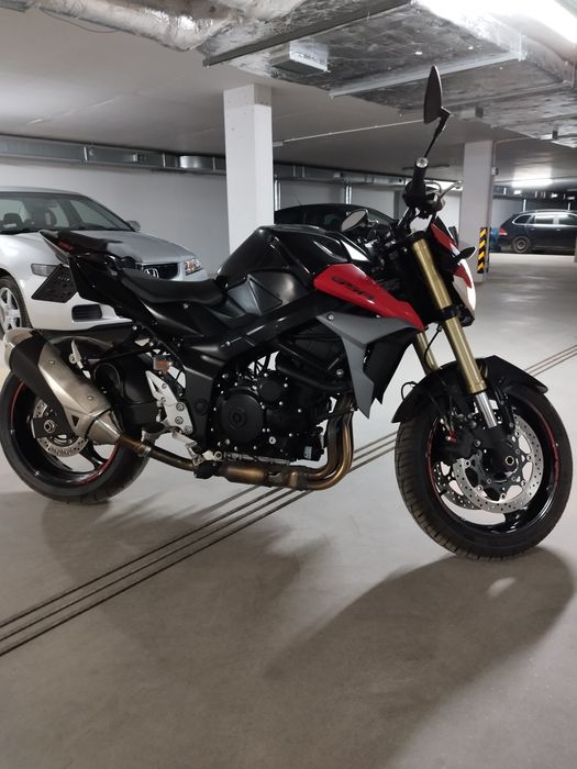 -Suzuki GSR 750-