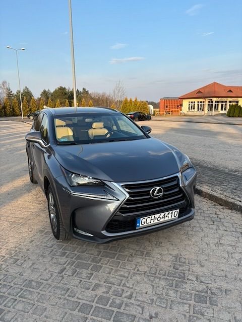 Lexus NX Lexus NX 200t, z polskiej dystrybucji, w rodzinie od początku