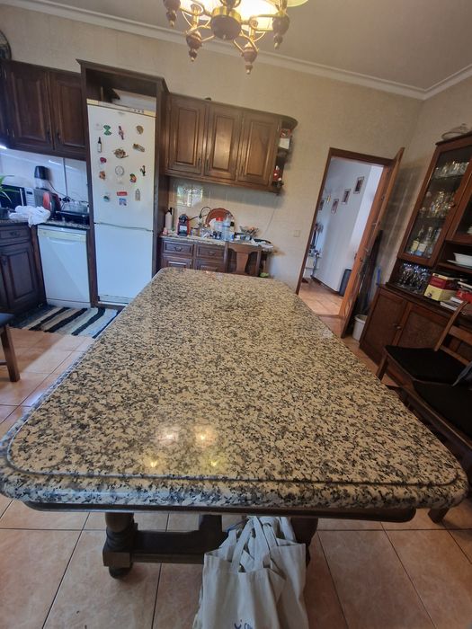 Mesa clássica de mármore