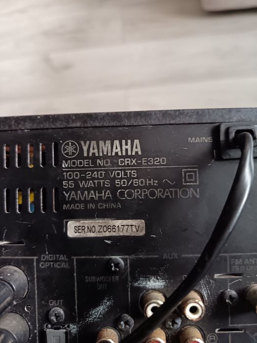 Wyposazona wWzmacniacz stereo wieza Pianocraft Yamaha crx e320 usb