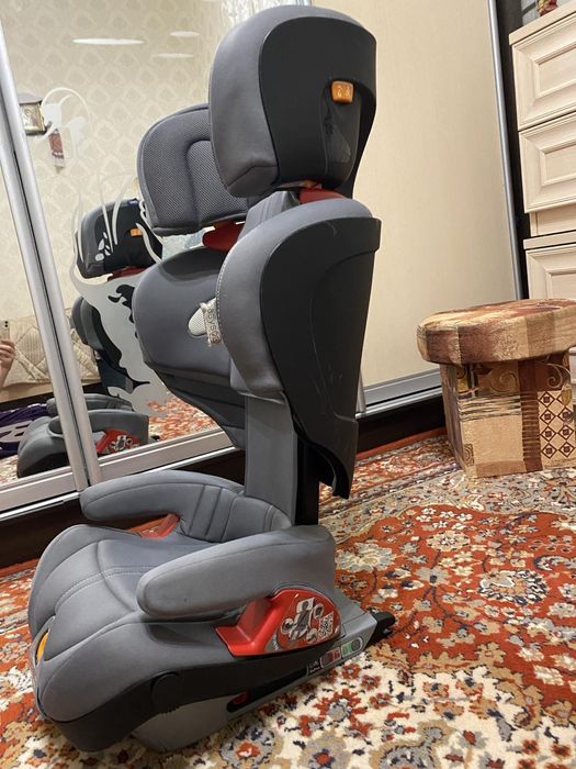 Автокрісло Chicco Oasys. Італія. З дитиною на протязі всього дитинства