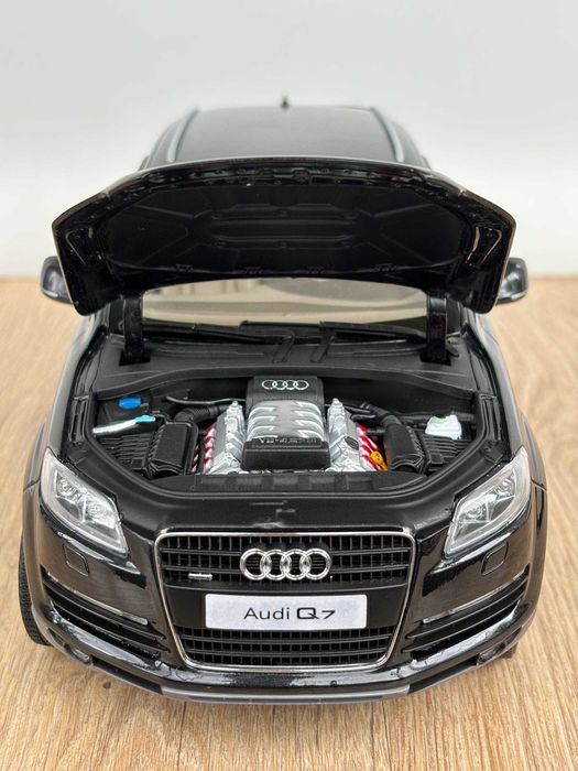 Audi Q7 2006 (Black) 1:18 Kyosho