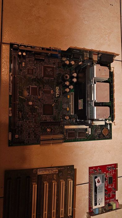 Podzespoły od starego PC Pentium III dysk Quantum płyta glówna ram