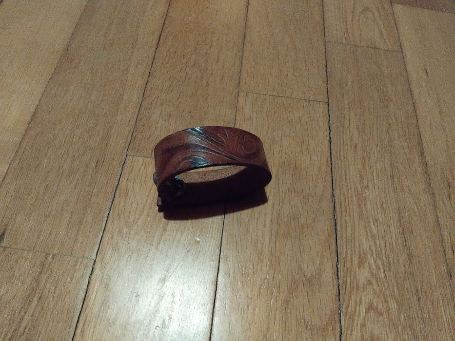 Pulseira Pele com aperto