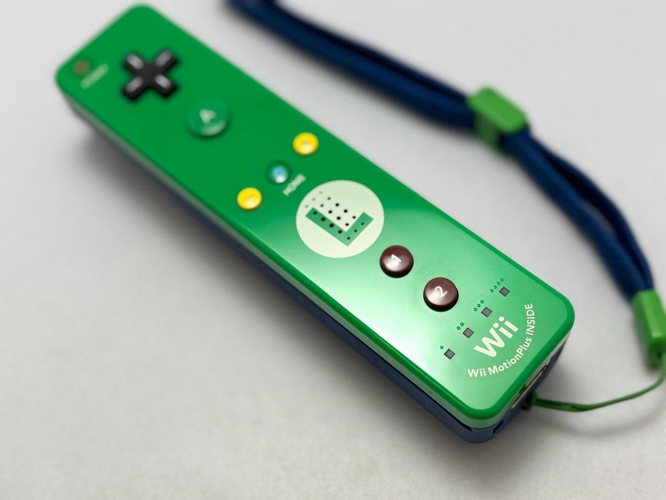 Oryginalny kontroler Nintendo Wii U Remote Plus Luigi, komplet!