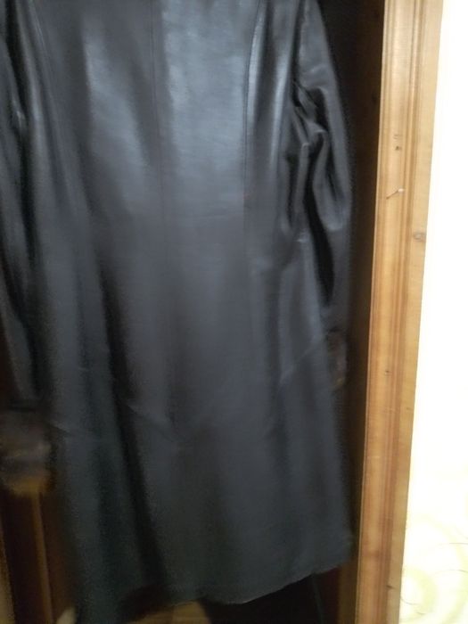 Продам кожаное пальто