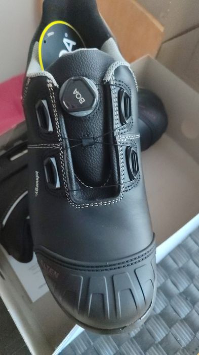 Buty robocze.  ..    ..