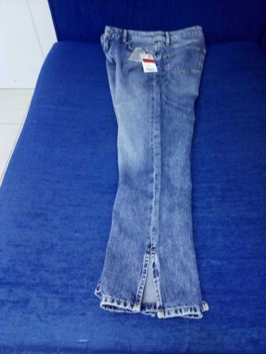 Продам женские джинсы, новые, Италия