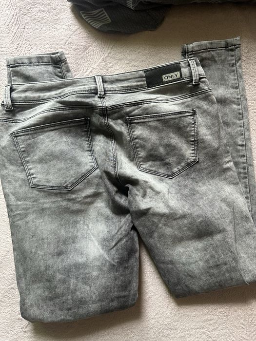 Джинсы скини42-44 р рваные