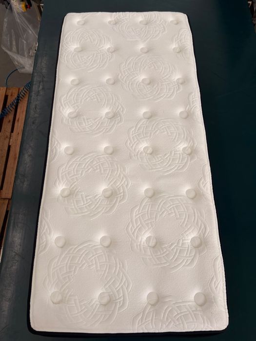 Colchão Premium de molas ensacadas com topper visco