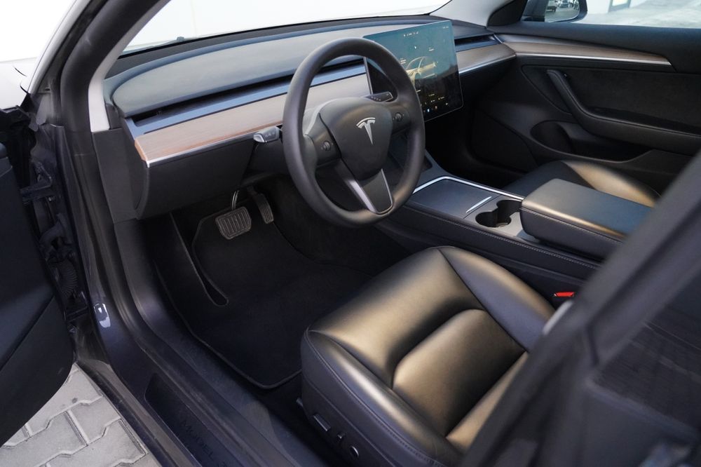 Tesla Model 3 RWD
