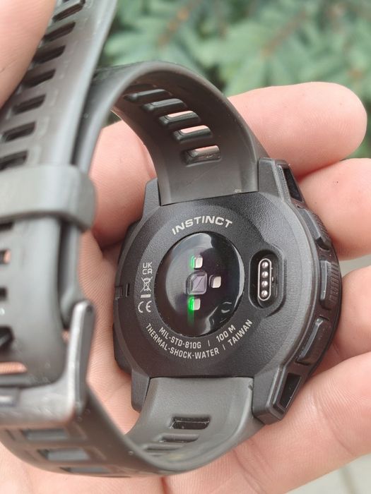 Garmin instinct дефект