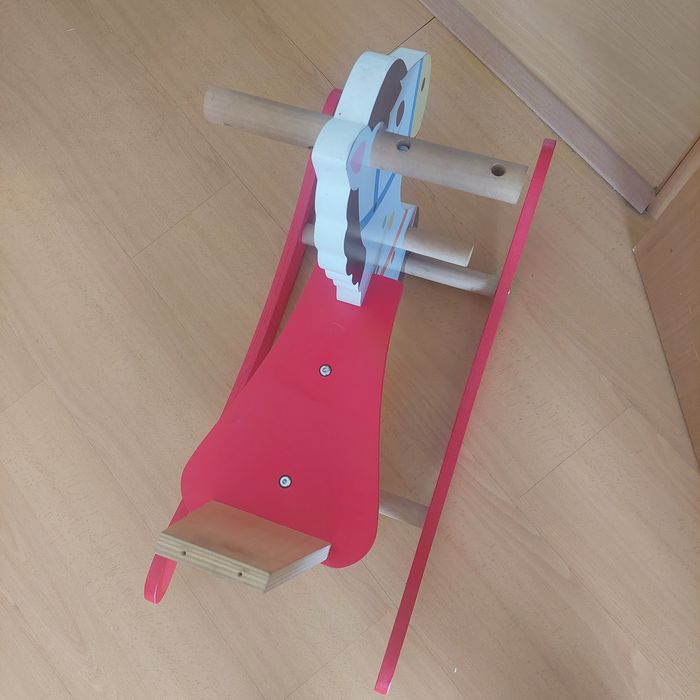 Cavalinho de baloiço em madeira