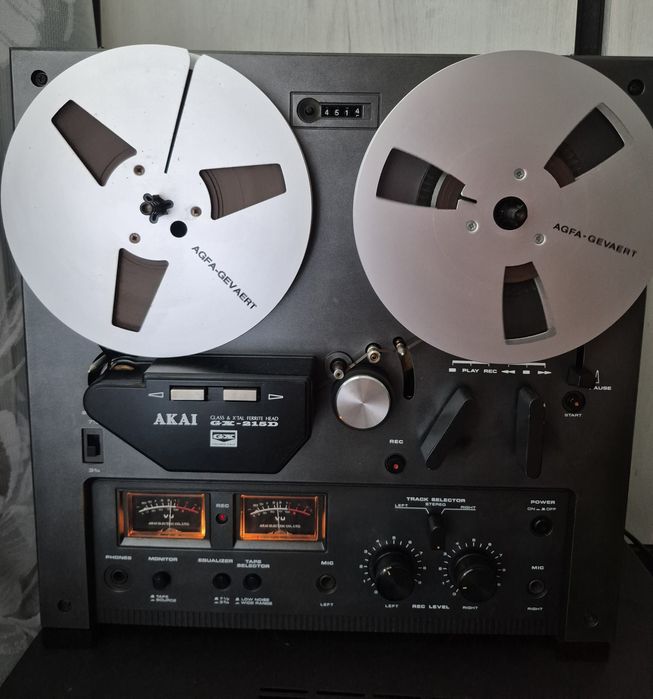 Sprzedam   magnatofon szpulowy AKAI GX-215D  (sprawny auto-rewers szpule gratis)