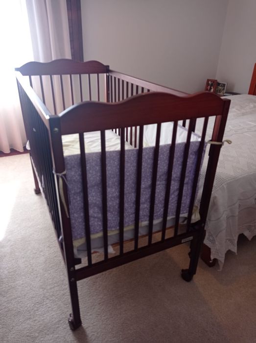 Berço TRAMA (vendido). Colchão e acessórios