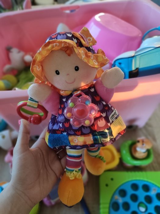 Laleczka lamaze kolorowa