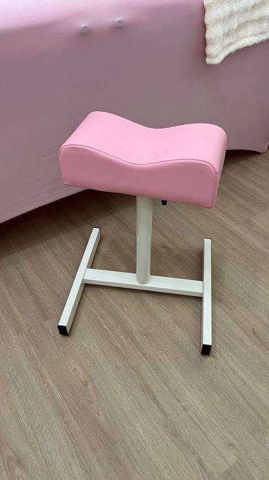 Vendo cavalete rosa para pedicure