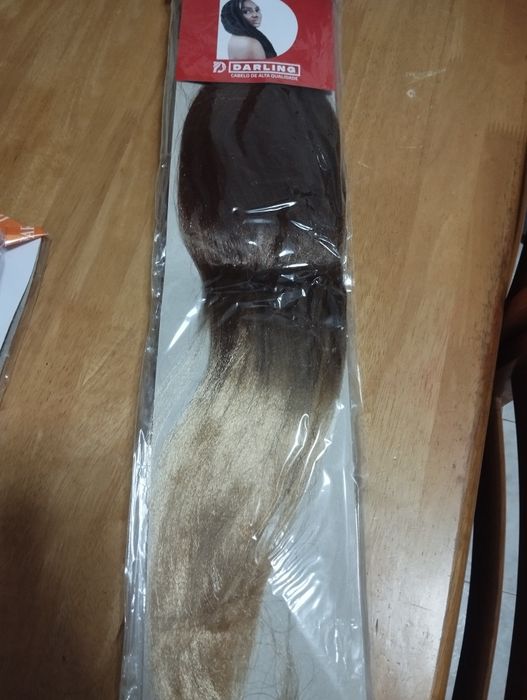Cabelo postiço de várias marcas