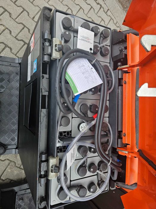 Ciągnik przemysłowy traktor elektryczny magazynowy r2017 TOYOTA TSE300