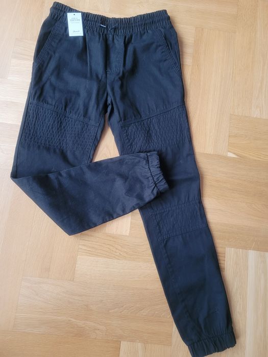 Spodnie joggery chłopięce.