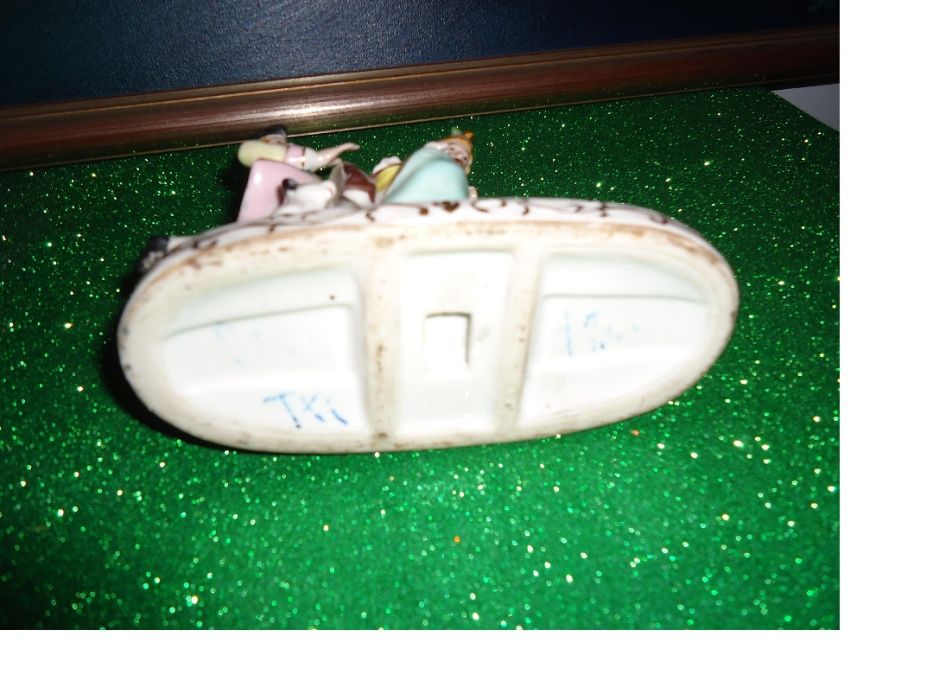 Estatueta em Porcelana " Japan"