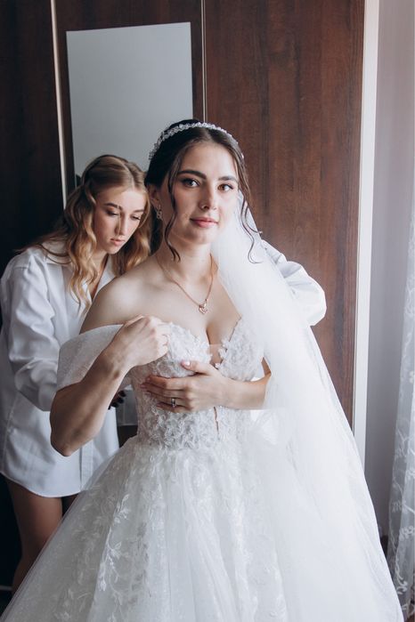 Продам весільну сукню